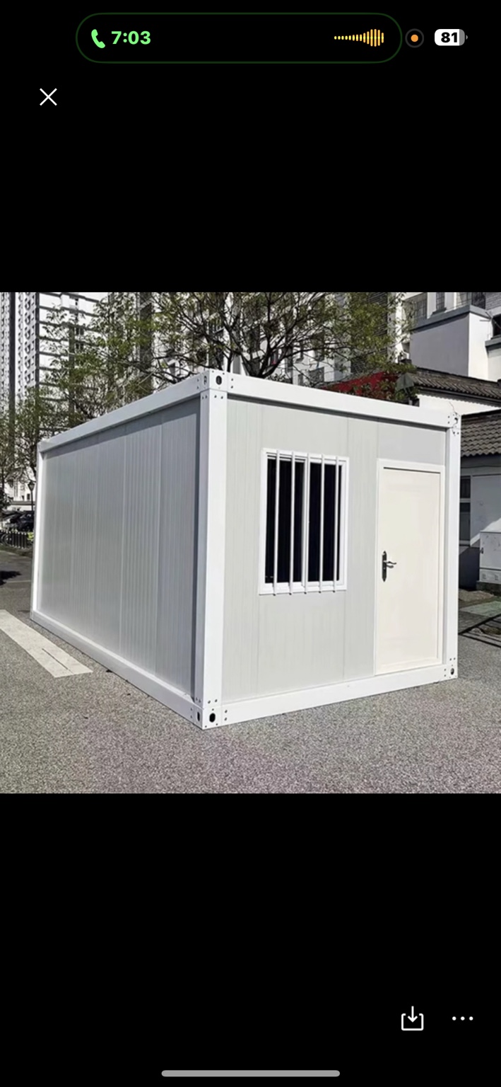 Módulo prefabricado blanco con puerta y ventana